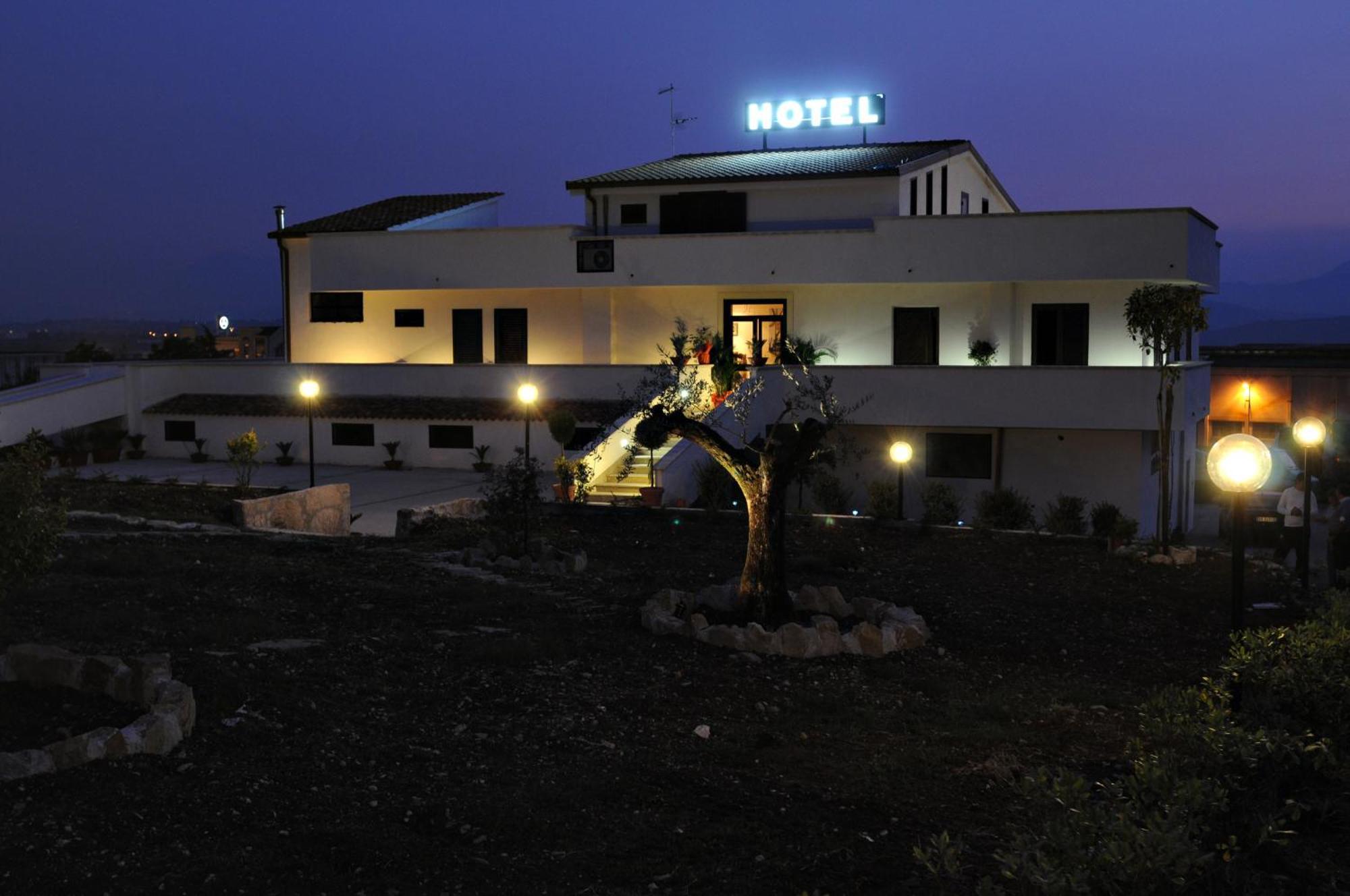Hotel Vittoria Беневенто Экстерьер фото